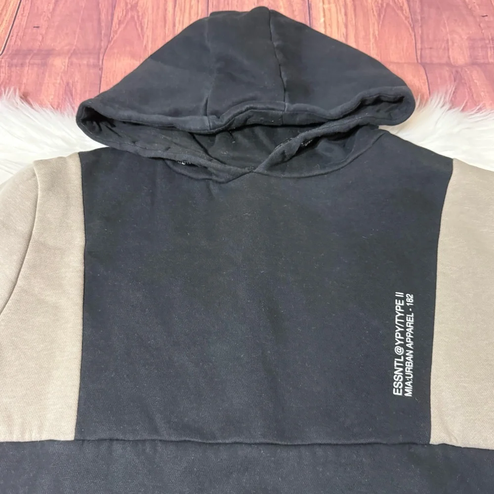 Primark Boys Size 10-11 Years Black and Tan Hooded Sweater with Ribbed Cuffs